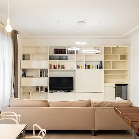 Elegante E Spazioso Quadrilocale In Porta Venezia Apartment