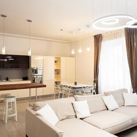 Elegante E Spazioso Quadrilocale In Porta Venezia Milánó
